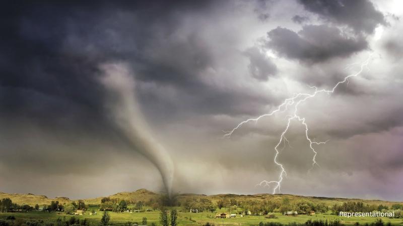 Wind, hail and heavy rain force flight ground stop at Chicago airport during heatwave