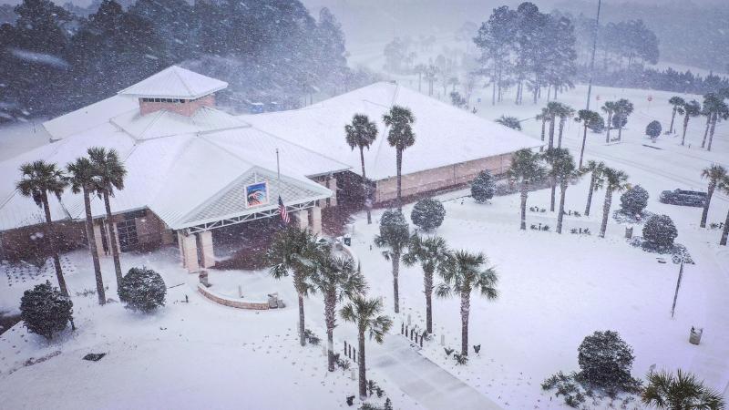 Winter Storm Hits U.S. East Coast, Causing Snow, Ice, and Power Outages