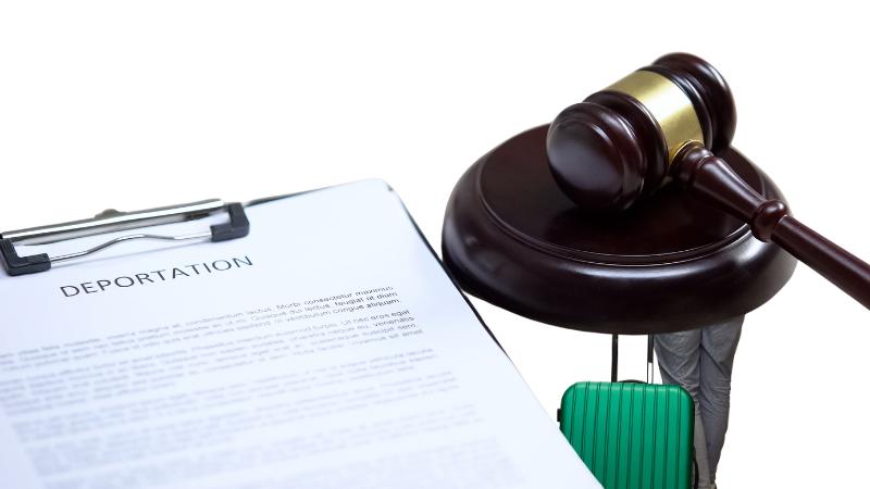 ​DHS Mistakenly Sends Deportation Notices to U.S. Citizens in Immigration Parole Crackdown