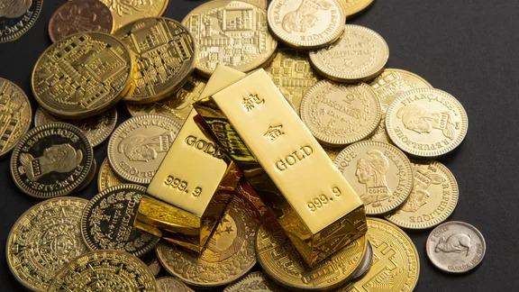 India's Trade Deficit Expands Amid Surge in Gold Imports Economic Outlook