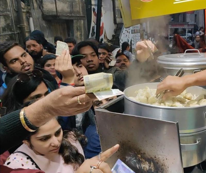 Tragic Food Poisoning Incident in Hyderabad: Woman Dies After Eating Momos from Street Vendor