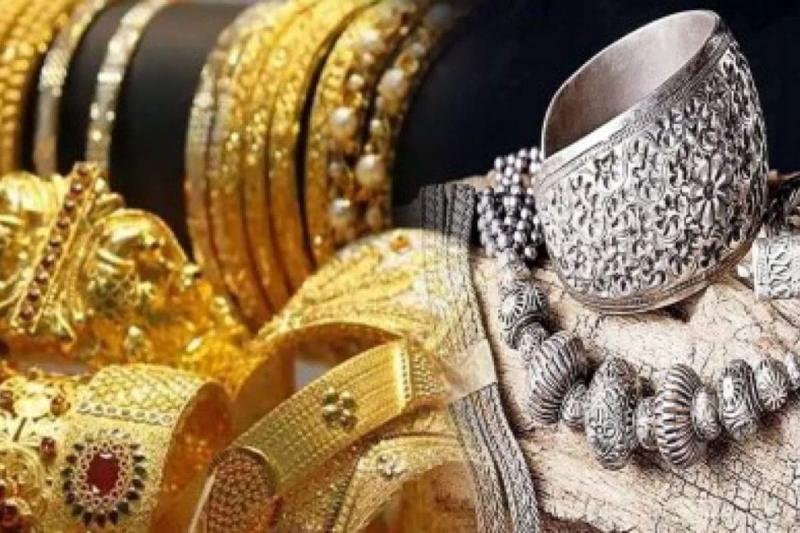 Gold Prices Surge on Dhanteras, Approaching Record Highs