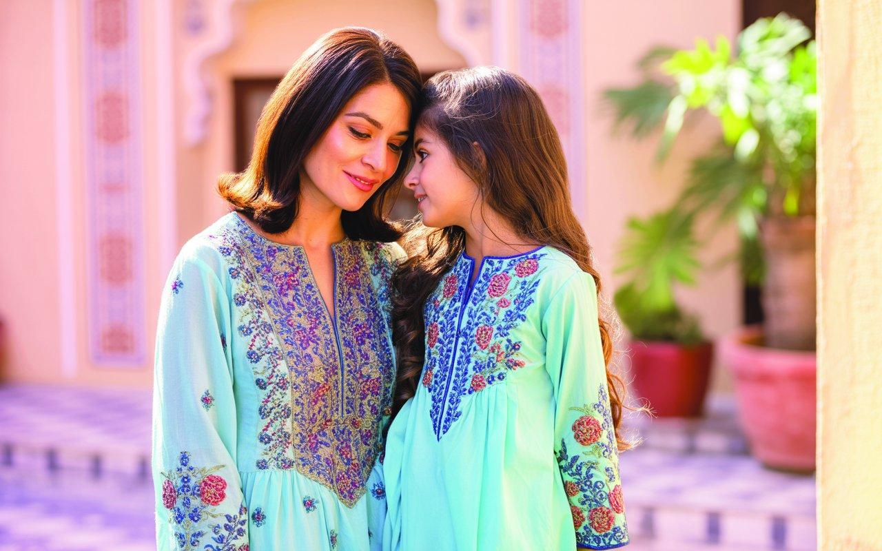 Specifications you need to consider while desigining a mother-daughter twinning outfit