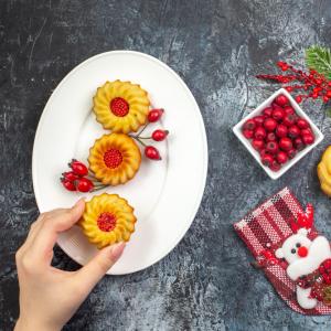 Simple Holiday Desserts To Delight Your Guests