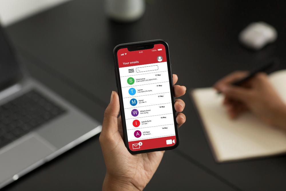 How Schoollog Simplifies Communication Between Teachers & Parents