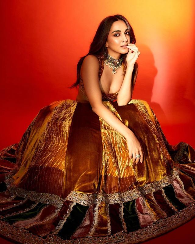 Pic Talk: Kiara Advani kills it in revealing top