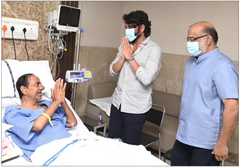 Nagarjuna visits KCR at Yashoda Hospital