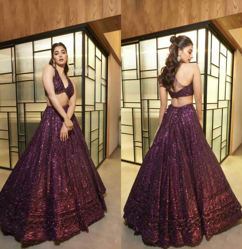 Pic Talk  Pooja Hegde sizzles in Sangeeth dress