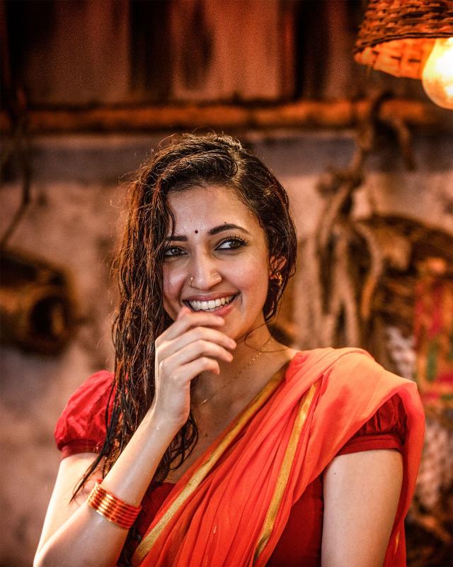 First Look of Neha Shetty from Kartikeya's 'Bedurulanka 2012' out on her birthday!