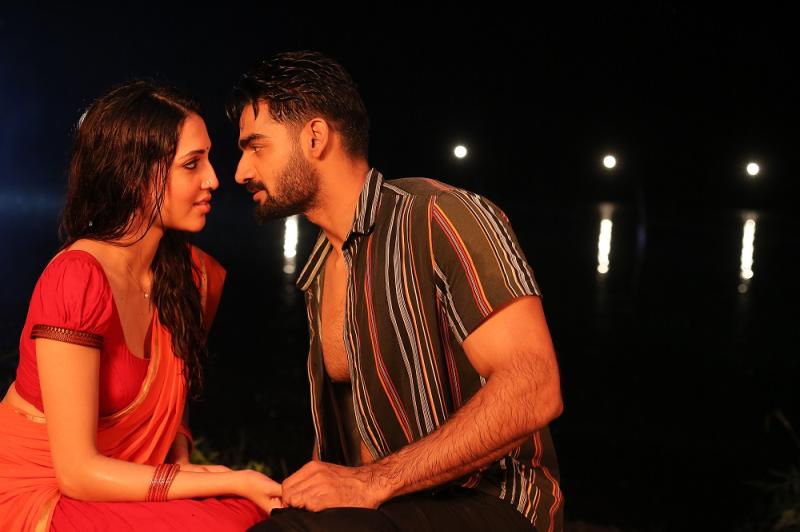 Romantic Melody 'Vennello Aadapilla' from Kartikeya's 'Bedurulanka 2012' out now!!