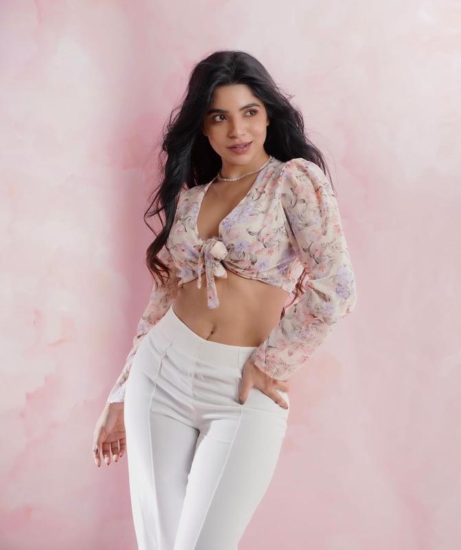 Pic Talk  South Indian lady's hottest glamour feast