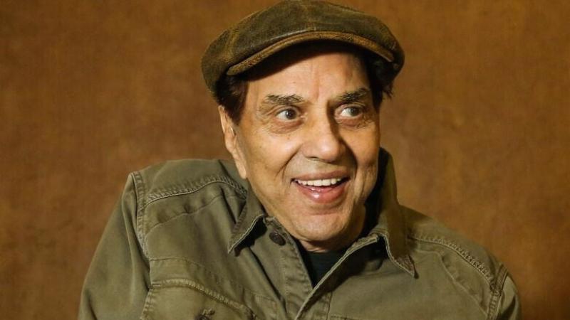 Veteran Star Dharmendra Passes Away At 89, Bollywood Mourns Iconic Legend