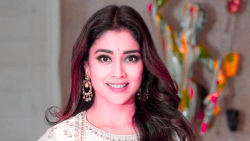 Shriya Saran Warns Fans About WhatsApp Impersonator and Issues Scam Alert