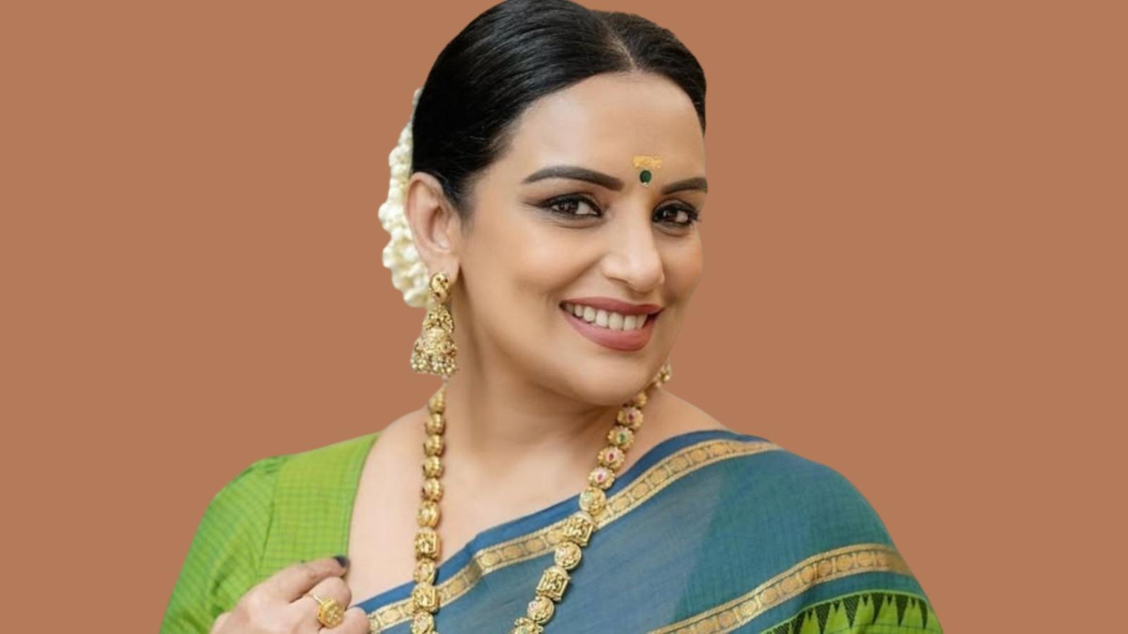 Shwetha Menon resigns as AMMA president after no-confidence move