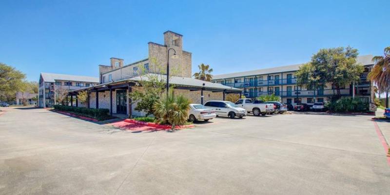 Parking on site, Kitchenettes, Studio