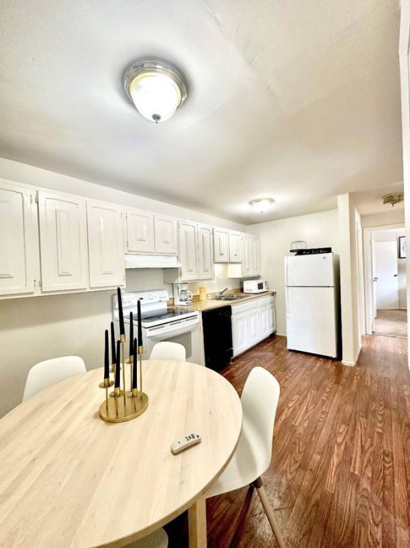 Cozy 2 bedroom, 2 bathroom apartment (with w/d in unit) for rent