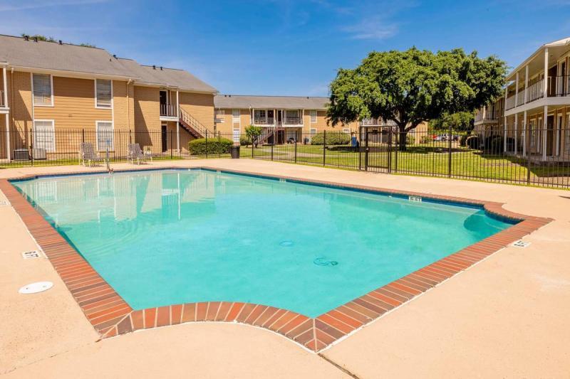 2BD 1BA, in Houston TX, On-Site Laundry Facility