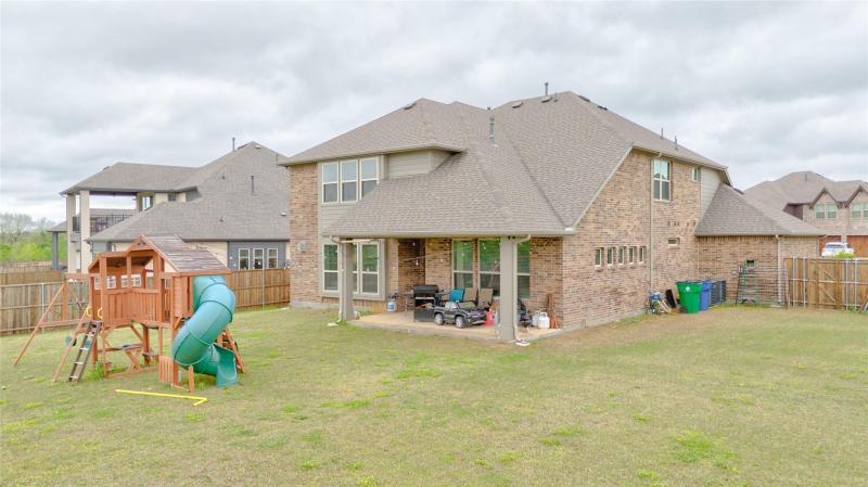 Well maintained Bloomfield home on half acre