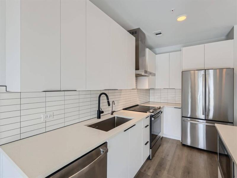 Charming modern 2 bed and bath condo in Downtown Austin!