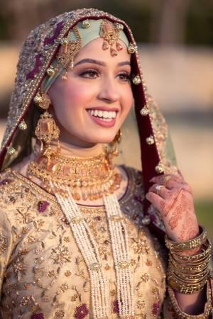 Save 20% off wedding photo and video packages online. (Aubrey)