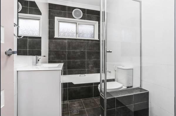 $653 / 2br - 2000ft2 - Seeking Mature Roommate - Spacious Room with Window Seat (Garland)