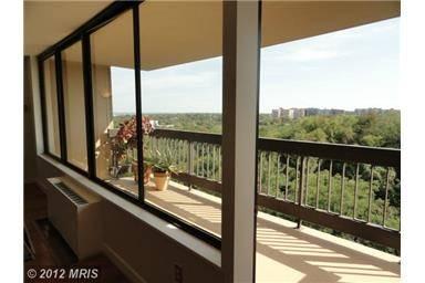 $1,300 / 1br - 1400ft2 - 1BR 1BA 1GAR in 2BR Condo, Balcony, Pool, Front Desk