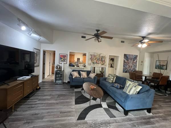 $890 / 1br - 1800ft2 - one room for rent Great space Great location ((Highland ACC))