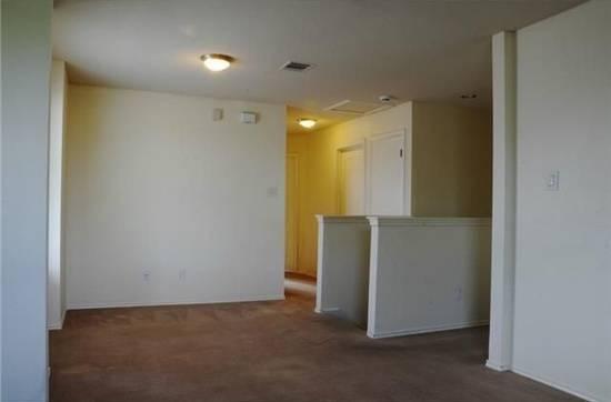 $630 / 4br - 112ft2 - $630 Room Available Now (Austin)