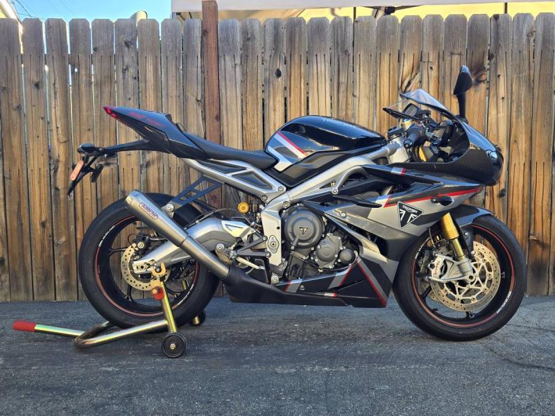 2020 Triumph Daytona Moto 2