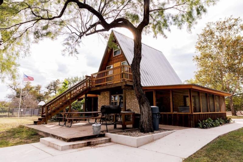 $1 / 2br - Beautiful blue hole Nueces riverfront cabin in the Texas Hill Country! (uvalde, TX)
