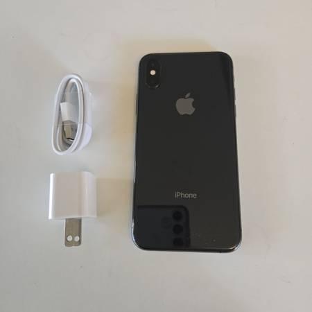 iPhone X - UNLOCKED - Like New - $215 (San Jose)