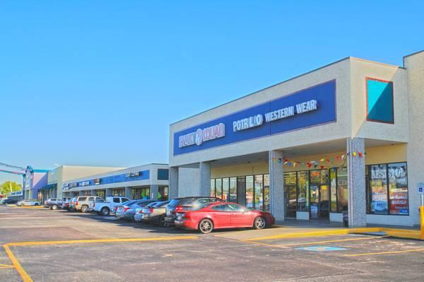 Commercial Retail Space Available -13030 Veterans Memorial DR (Houston)