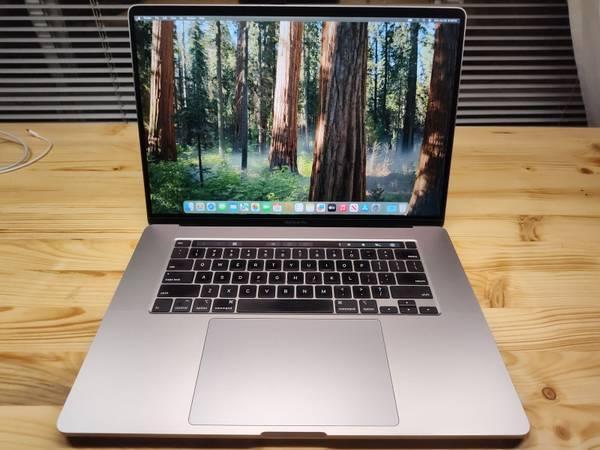 Excellent Apple MacBook Pro 16 2.4GHz(8c/16t) 2TB 32GB 5500M(8GB) GRAY - $850 (Austin, TX)