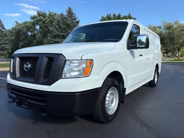 2015 Nissan NV2500 HD Cargo v8 5.6L 1 Owner Very Clean Runs Perfect - $11,000
