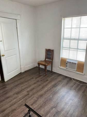 $650 / 3br - 333ft2 - Private furnished bills paid 1 block from Main Street Rail Station