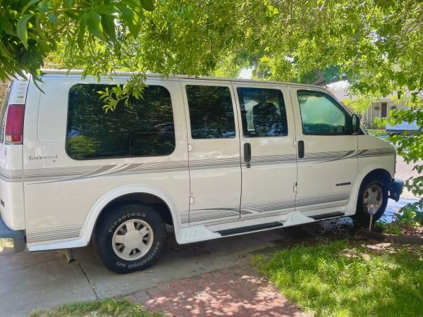 Vanlife Ready – 2000 GMC Savana – 111K Mi – Bed, Leather – $5,900