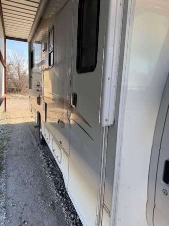 Mini Winnie, Winnebago - $31,900