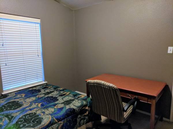 $650 Room for rent with all bills paid