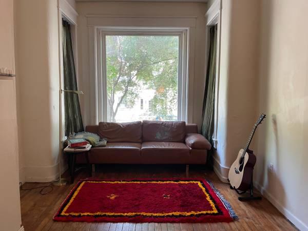 $2,300 / 2br - 1100ft2 - Roomy Columbia Heights 2BR for August sublet