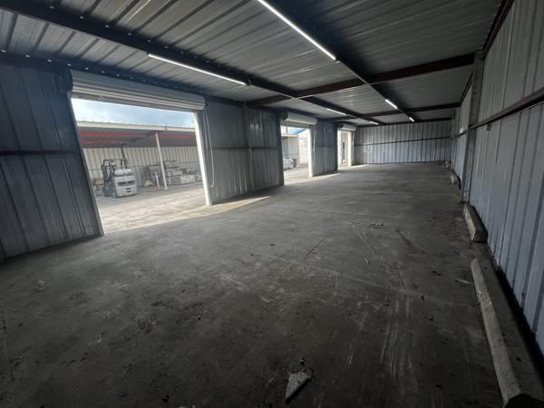 Warehouses and office spaces available for lease (15020 West Dr 77053) (Houston)