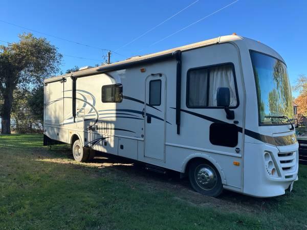 2018 Fleetwood Flair Class A RV Motorhome 32A - $95,000