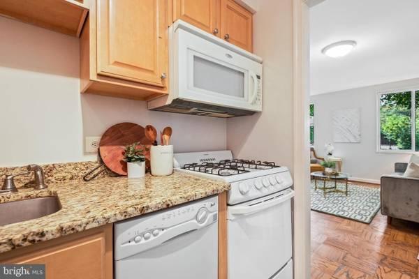 $2,500 / 485ft2 - Fully Furnished Studio in Arlington, Near DC (Arlington)