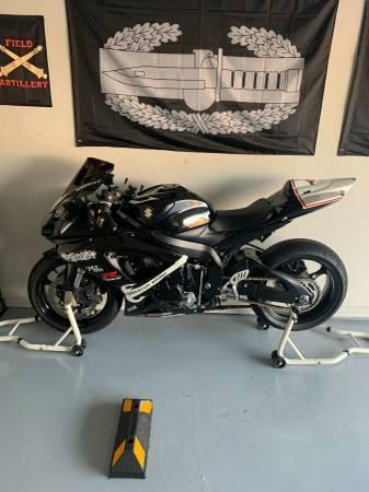 Selling Suzuki GSX-R600 (Sports Bike) - $6,500 (Fort Lee)