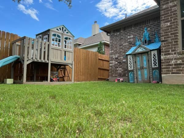 $600 / 4br - 3000ft2 - Multiple rooms available in house for females (Cedar Park)