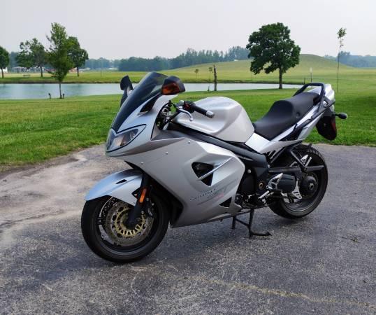 2006 Triumph Sprint ST1050 - $4,900 (Elwood)