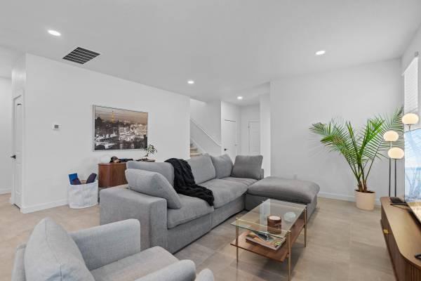 $795 / 4br - Completely Renovated, Updated Bathrooms, Fiber Internet -