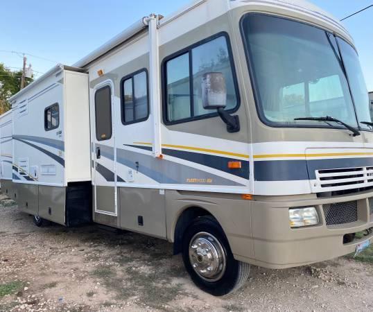 2004 Bounder by Fleetwood 36ft Class a motorhome with 3 slides out - $22,000