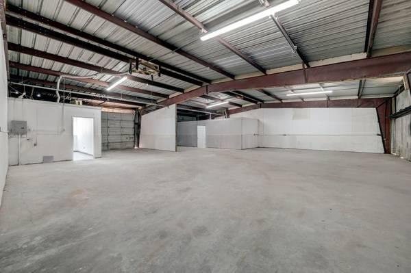 $2,753 / 2753ft2 - Industrial Warehouse & Spec Office Available For Lease