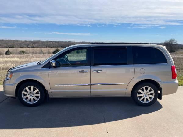 2012 Chrysler Town & Country Touring