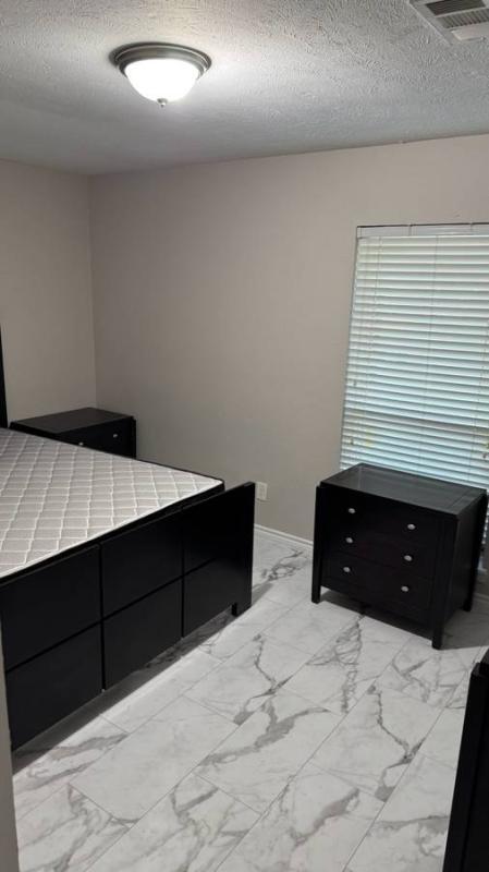 $750 / 3br - 600ft2 - Seeking professional quiet clean roommate - Furnished room all included